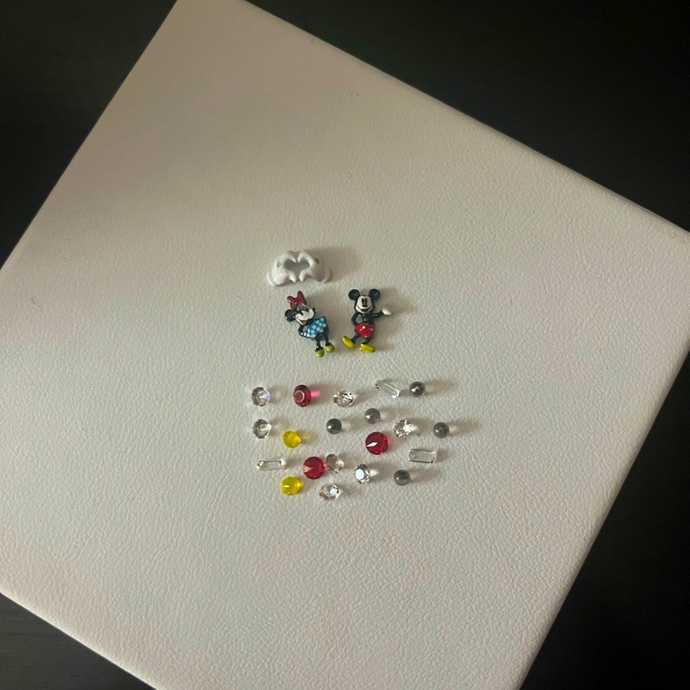 Disney’s Mickey and Minnie Charm set with Stardust Pack